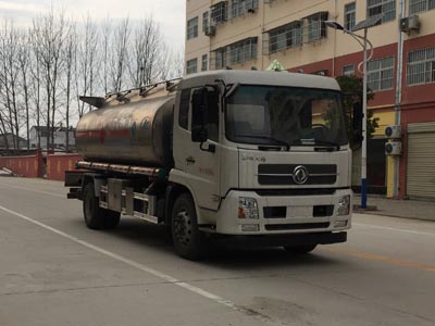 程力威牌CLW5180GYYD5型鋁合金運(yùn)油車