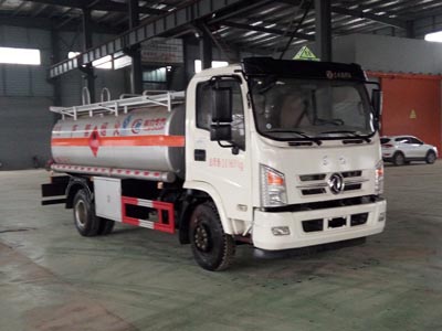 程力威牌CLW5141GYYE5型運(yùn)油車